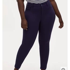 NWT Torrid navy ponte bombshell skinny dress pants